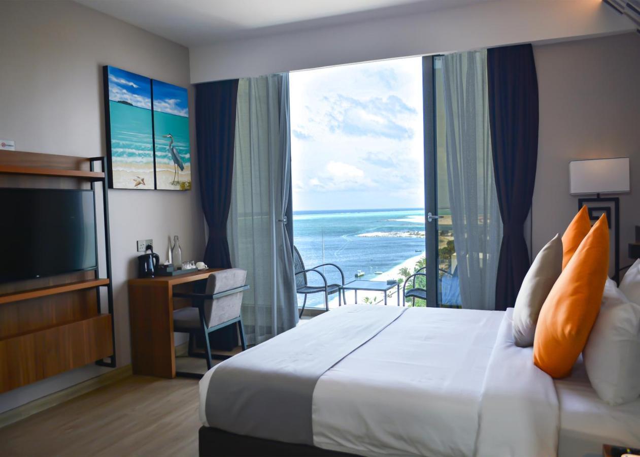 Triton Prestige Seaview And Spa Maafushi Luaran gambar