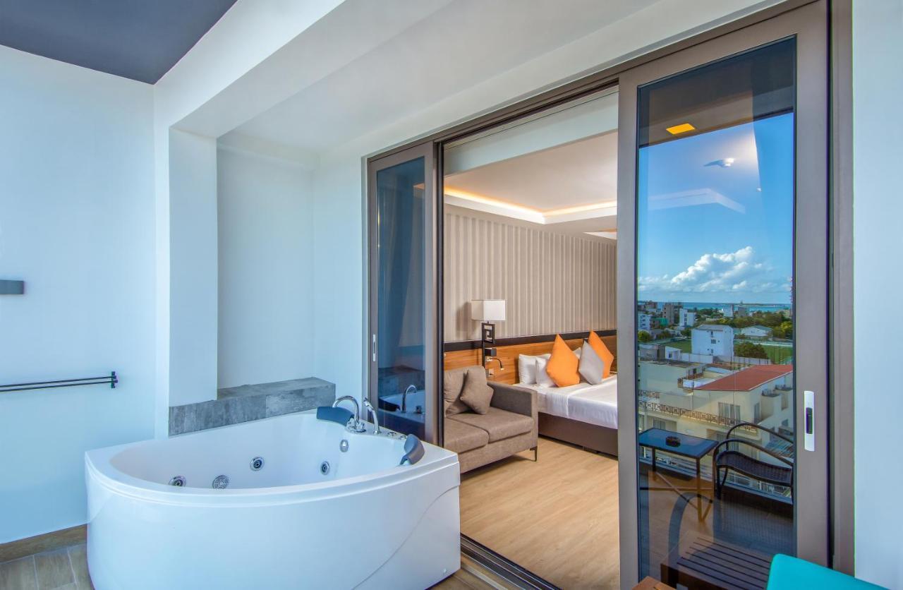 Triton Prestige Seaview And Spa Maafushi Luaran gambar
